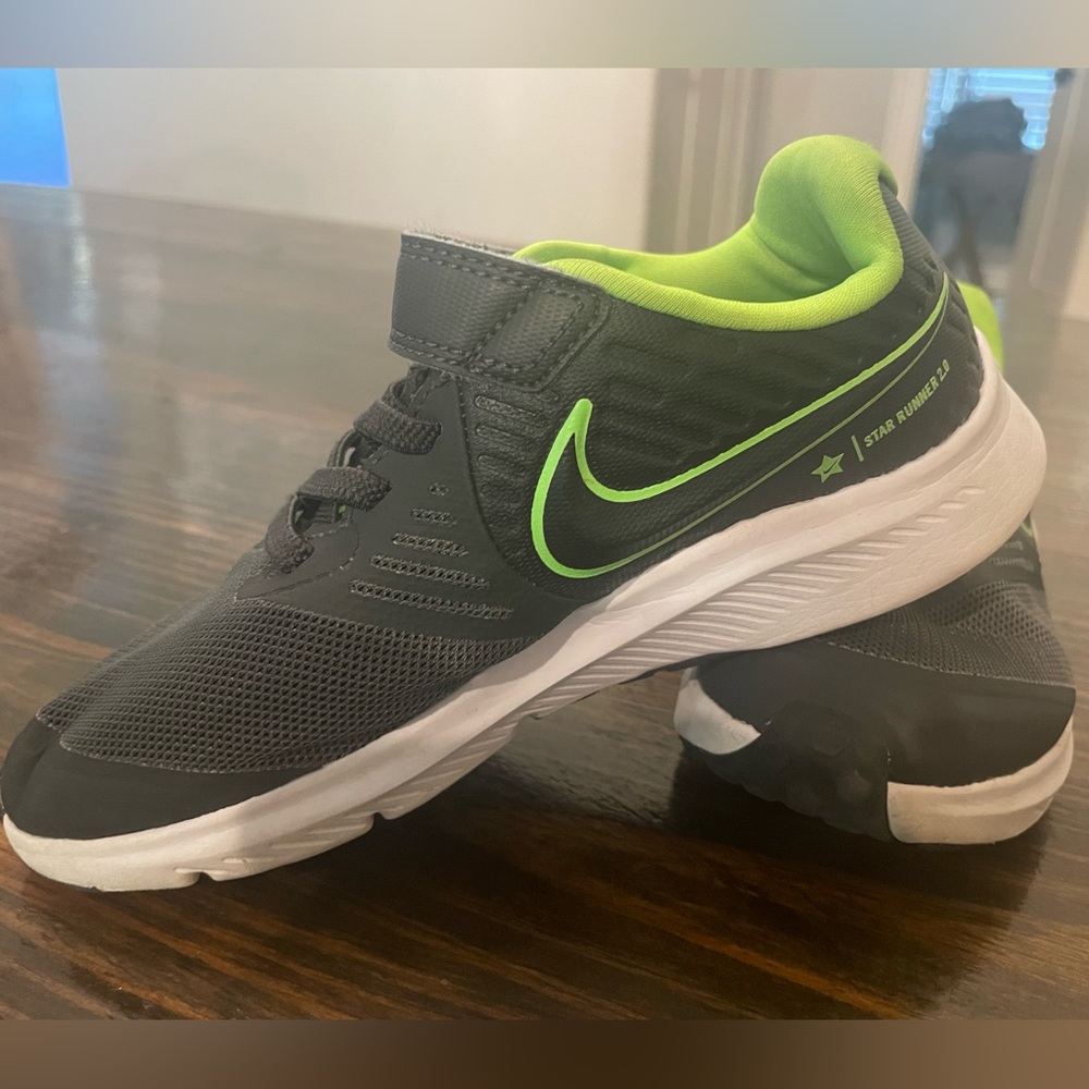 Boys Nike Velcro shoes